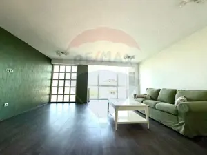 Apartament cu 3 camere de vânzare în zona Dambovita