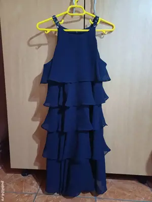 Vând rochiță bleumarin, cu volănașe, M