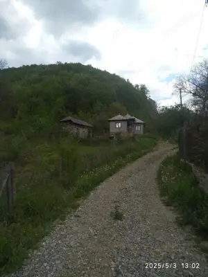 Casă bătrânească de Vânzare