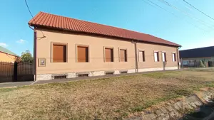 Casă cu potențial comercial la Periam