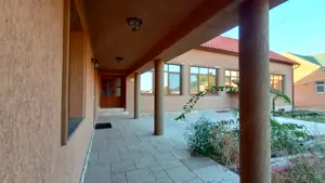 Casă cu potențial comercial la Periam - imagine 10