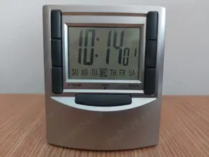 Ceas digital cu afisaj LCD 