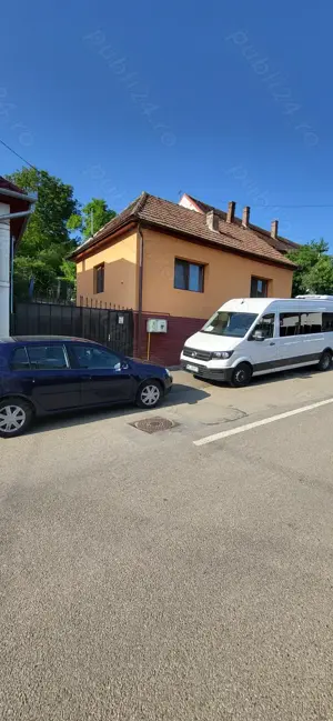 vand sau schimb casa cu apartament