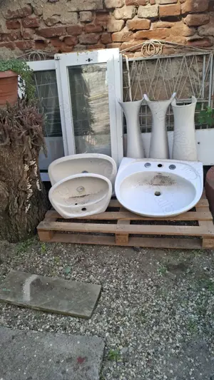 Vând chiuvete cu picior