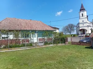 Casa de vanzare cu gradina Iclandu Mare