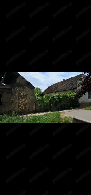 Vand loc de casa in Tomnatic pe artera principala toate utilitatile