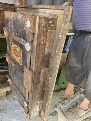 Vând seif foarte vechi - imagine 4