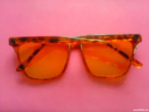 2 perechi de ochelari, galbeni si negri 