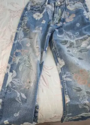 Blugi NOI- XL, de damă din denim, drepti, cu imprimeu floral - imagine 2
