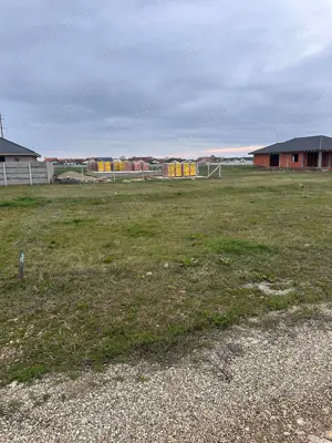 Dau în chirie sau vand teren Oradea, str Marte și Vega - imagine 2