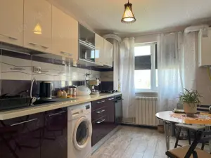 Apartament spațios 3 camere + 2 balcoane, zona turnuri Păcii Etaj 9 din 10 - imagine 2