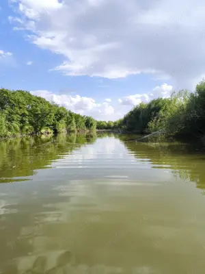 Teren cu balta de pescuit