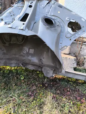 Aripa interioară, oală roata stingă spate Toyota Camry an 2020 - imagine 3