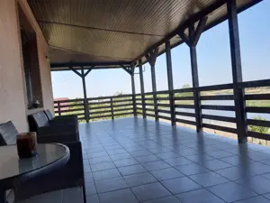 Casa pe malul lacului - imagine 2