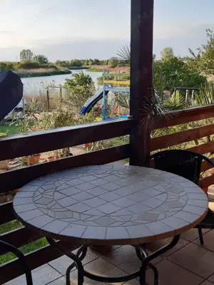 Casa pe malul lacului - imagine 5