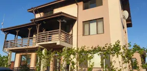 Casa pe malul lacului - imagine 8