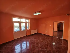 Dau in chirie Spatiu comercial central in Mun. Tarnaveni! - imagine 4