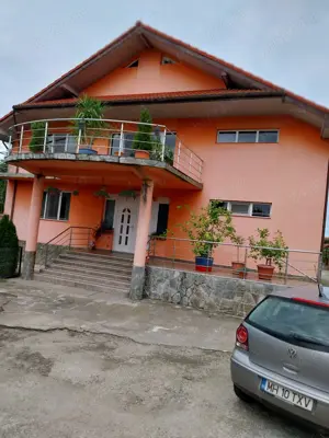 Vand casa individuala