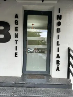 Ofer spre chirie spatiu comercial in Roman  - imagine 2