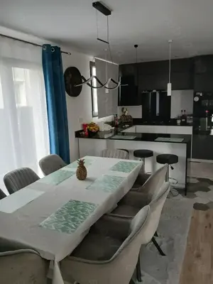 Vand vila cu piscina, beci,foisor. - imagine 3