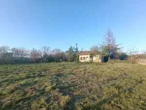 Casă bătrânească de vânzare  - imagine 2