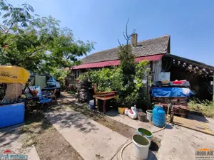 Casa cu 2 camere si anexe in Simand cu teren de 1465 mp