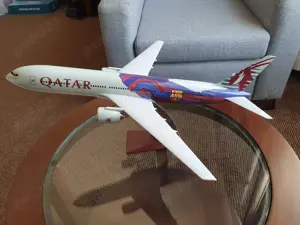 Macheta uriașă de avion Qatar Airways Barcelona | Perfect pt Cadou