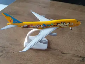 Macheta metalica de avion (marime medium) ANA (All Nippon Airways) cu Pokemon | Decoratie