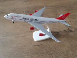Macheta metalica de avion (marime medium) Virgin Atlantic | Decoratie