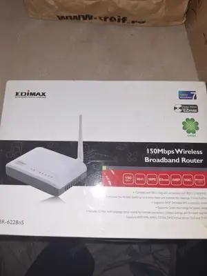  doua routere= unul  Edimax 150 Mbps, si unul TP-LINK  300 Mbps 