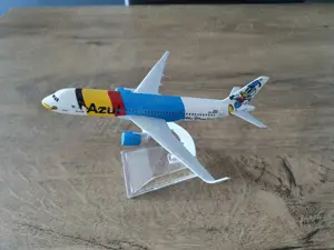 Macheta metalica de avion Azul Brazilian Airlines din Brazilia | Decoratie | Perfect pt cadou