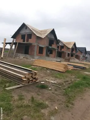 Echipa de meseriasi. - imagine 2