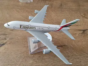 Macheta metalica de avion Emirates | Decoratie | Perfect pt cadou