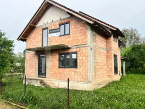 Casa spatioasa cu 4 camere, 150 mp, 10 ari teren, zona Arcalia