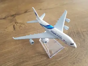 Macheta metalica de avion Malaysia Airlines | Decoratie | Perfect pt cadou