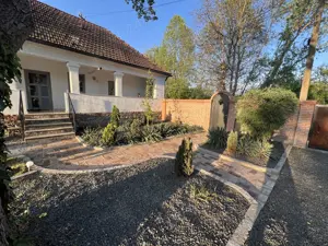 Vând superbă casa în BACIA , teren de 2000 mp - imagine 2