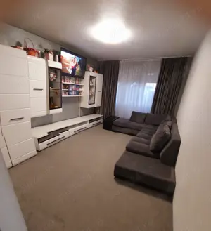 Vând apartament 3 camere decomandat zona Banu Mărăcine 