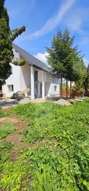 Casă spațioasă, de vanzare, cu 10 camere, 200 mp, zona semicentrala - imagine 3