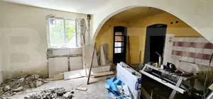 Casă spațioasă, de vanzare, cu 10 camere, 200 mp, zona semicentrala - imagine 12