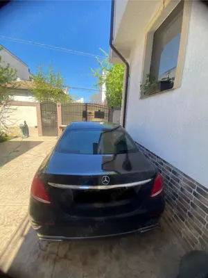 Vând Mercedes Benz E Class 200 D - imagine 6