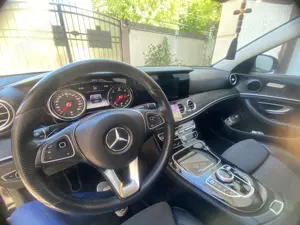 Vând Mercedes Benz E Class 200 D - imagine 4