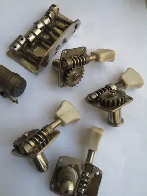 Set de 4 chei  bridge Fender bass