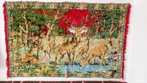 Carpetă persana veche cu cerb și căprioare 