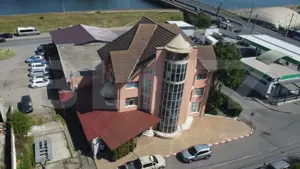 Motel + Sala de evenimente, fiecare avand suprafata de 750 mp, zona centrala