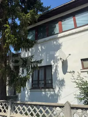 Casa rezidentiala de vanzare, cu 6 camere, 110 mp, zona Parcul Carol