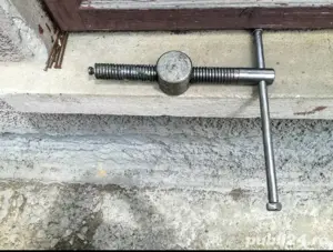 spingluri menghina, poansone hexagonale și pătrate,compas de trasat cromat cu plăcuțe Vidia 