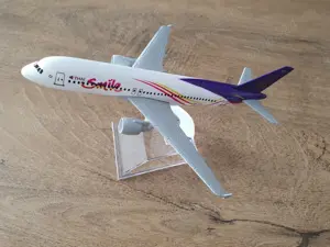 Macheta metalica de avion Thai Smile | Decoratie | Perfect pt cadou