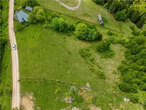 COMISION 0 | Sat Pestera zona de poveste teren cu utilitati 10 000mp - imagine 5