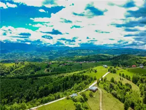 COMISION 0 | Sat Pestera zona de poveste teren cu utilitati 10 000mp - imagine 7