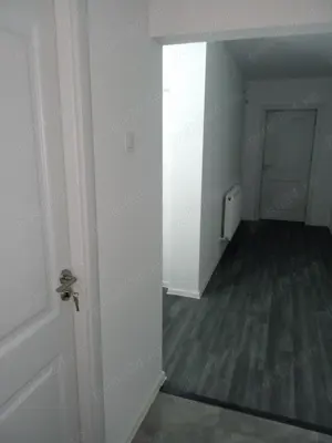 Casa Parter si Etaj zona centrala - imagine 5